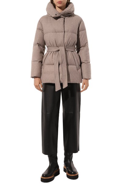 Пуховик HETREGO бежевого цвета по цене 96350 руб., арт. 8N740/R0SALIE, фото 2 Пуховик HETREGO, арт. 8N740/R0SALIE, фото 2