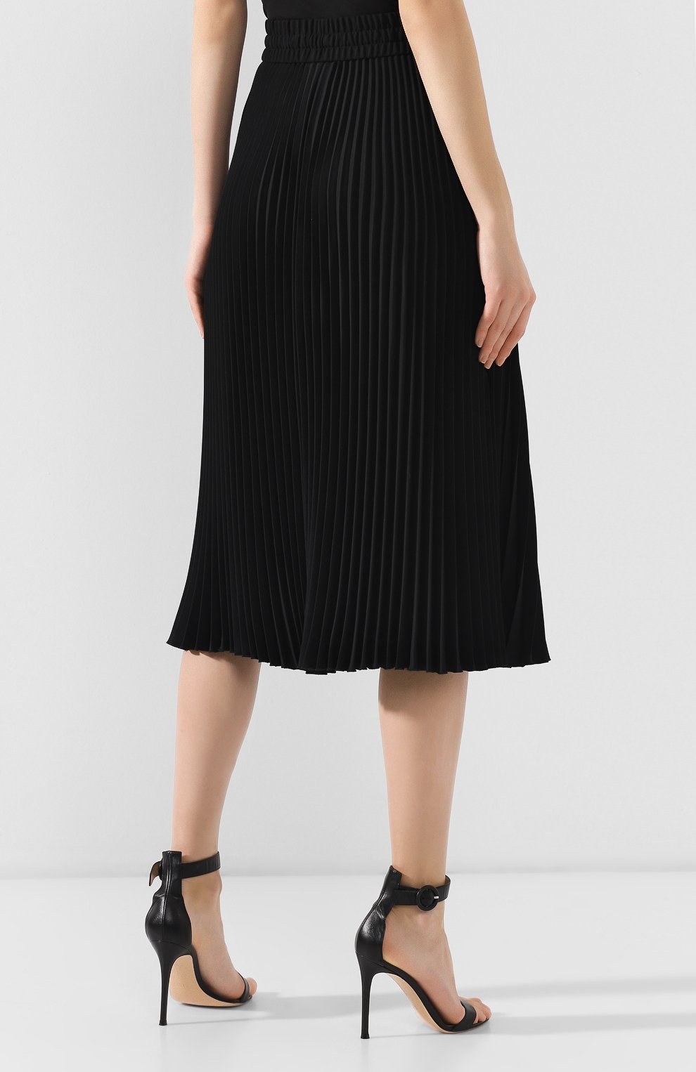 Плиссированная юбка REDVALENTINO черного цвета по цене 44800 руб., арт. RR3RAA05/TUF, фото 4 Плиссированная юбка REDVALENTINO, арт. RR3RAA05/TUF, фото 4