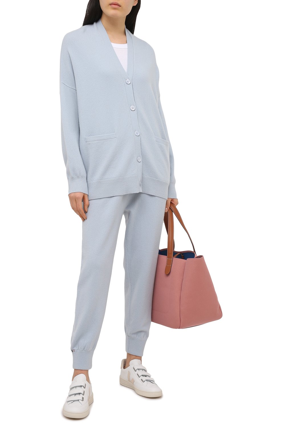 Кашемировые джоггеры EXTREME CASHMERE голубого цвета по цене 75500 руб., арт. 056/Y0GI, фото 2 Кашемировые джоггеры EXTREME CASHMERE, арт. 056/Y0GI, фото 2