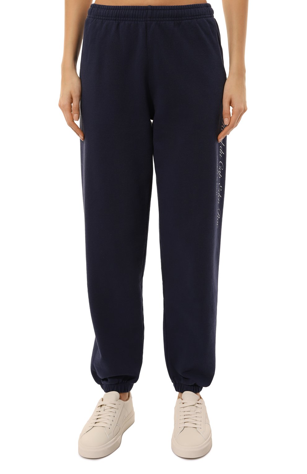 Хлопковые джоггеры sporty & rich х hotel du cap-eden-roc SPORTY AND RICH темно-синего цвета по цене 22650 руб., арт. PA036501651BL32, фото 3 Хлопковые джоггеры sporty & rich х hotel du cap-eden-roc SPORTY AND RICH, арт. PA036501651BL32, фото 3