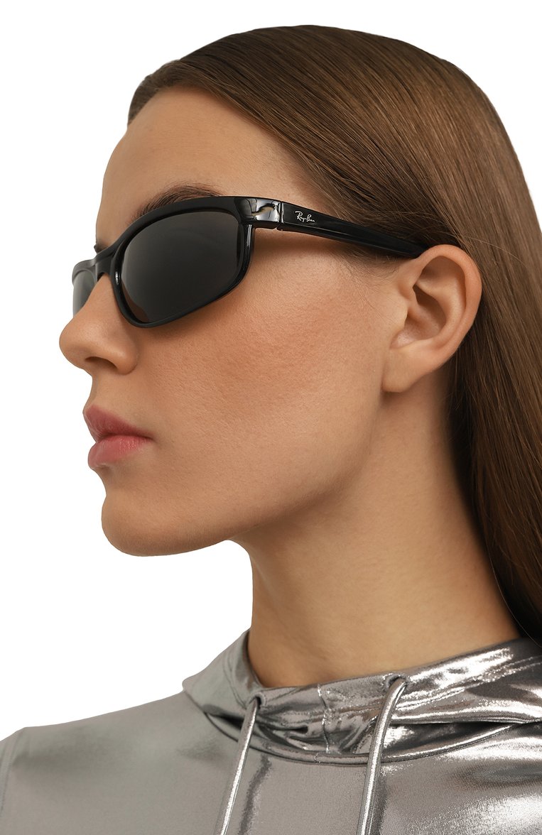Женские солнцезащитные очки RAY-BAN черного цвета, арт. 2027-601/W1 | Фото 2 (Региональные ограничения белый список (Axapta Mercury): Не проставлено; Нос: Не проставлено; Тип очков: С/з; Кросс-КТ: С/з-унисекс; Материал: Пластик; Оптика Гендер: оптика-унисекс; Очки форма: Прямоугольные)