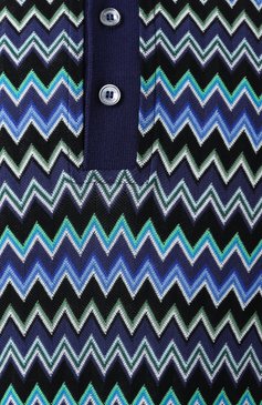 Мужское хлопковое поло MISSONI синего цвета, арт. US25S20L/BK040U | Фото 6 (Длина (для топов): Стандартные; Драгоценные камни: Проставлено; Материал сплава: Проставлено; Рукава: Короткие; Кросс-КТ: Трикотаж; Застежка: Пуговицы; Принт: С принтом; �Стили: Кэжуэл; Материал внешний: Хлопок)