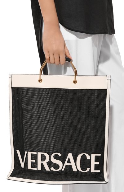 Сумка-тоут VERSACE черно-белого цвета по цене 138000 руб., арт. 10089241A06406, фото 2 Сумка-тоут VERSACE, арт. 10089241A06406, фото 2