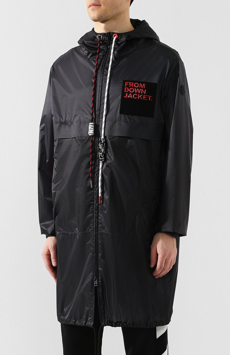 Мужской плащ MONCLER черного цвета, арт. E1-091-42005-05-C0020 | Фото 3 (Статус проверки: Проверена категория, Проверено; Материал внешний: Синтетический материал; Мужское Кросс-КТ: Верхняя одежда, Плащ-верхняя одежда; Длина (верхняя одежда): До середины бедра; Рукава: Длинные; Стили: Гранж; Драгоценные камни: Проставлено; Материал сплава: Проставлено, Проверено)