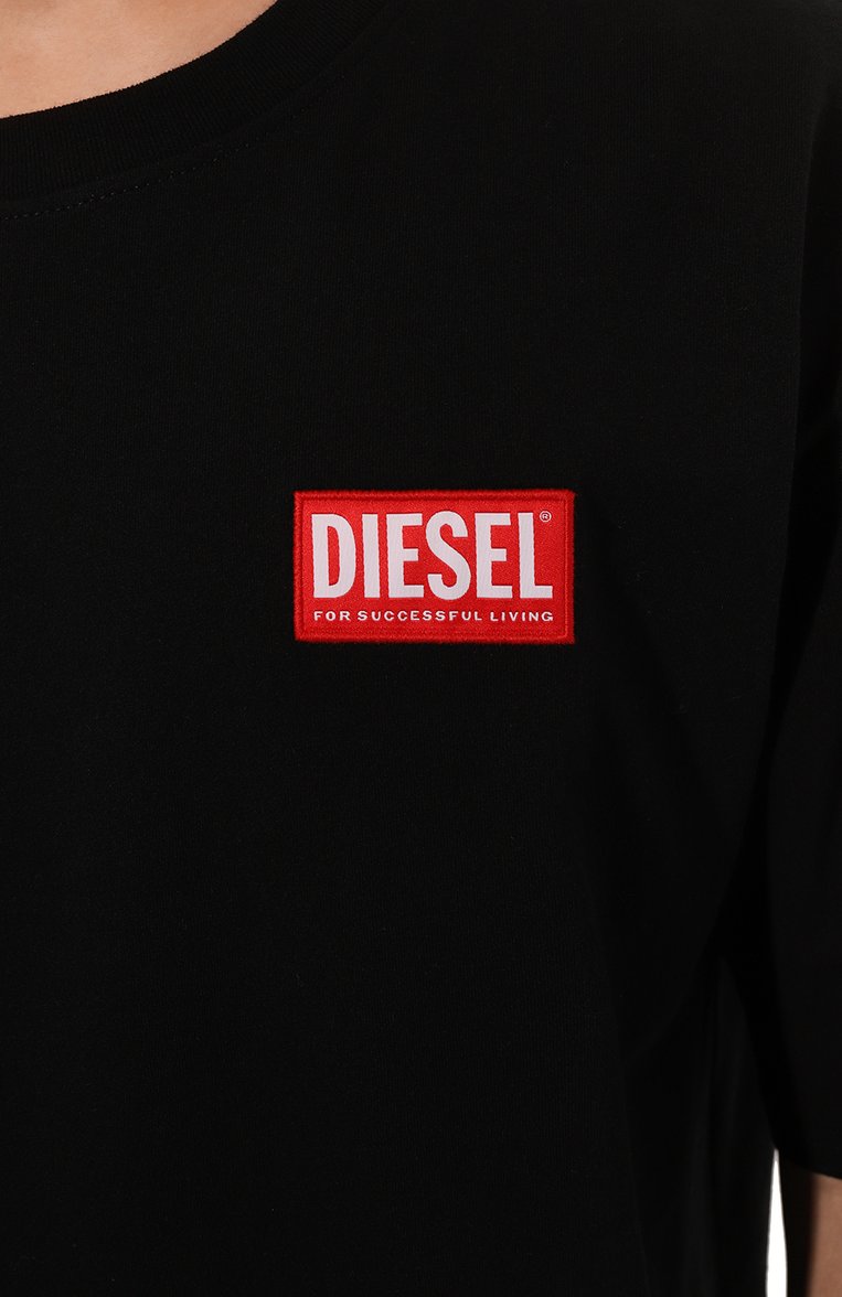 Мужская хлопковая футболка DIESEL черного цвета, арт. A14947/0NIAR | Фото 5 (Рукава: Короткие; Длина (для топов): Стандартные; Материал внешний: Хлопок; Принт: Без принта; Стили: Кэжуэл; Мужское Кросс-КТ: Футболка-одежда; Кросс-КТ: Джерси; Автоматизация состава: Проставлено; Детали: Декор; Автоматизация ТО: Проставлено)