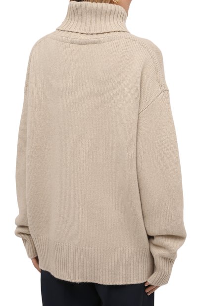 Кашемировый свитер EXTREME CASHMERE светло-бежевого цвета по цене 63400 руб., арт. 020/0VERSIZE XTRA, фото 4 Кашемировый свитер EXTREME CASHMERE, арт. 020/0VERSIZE XTRA, фото 4