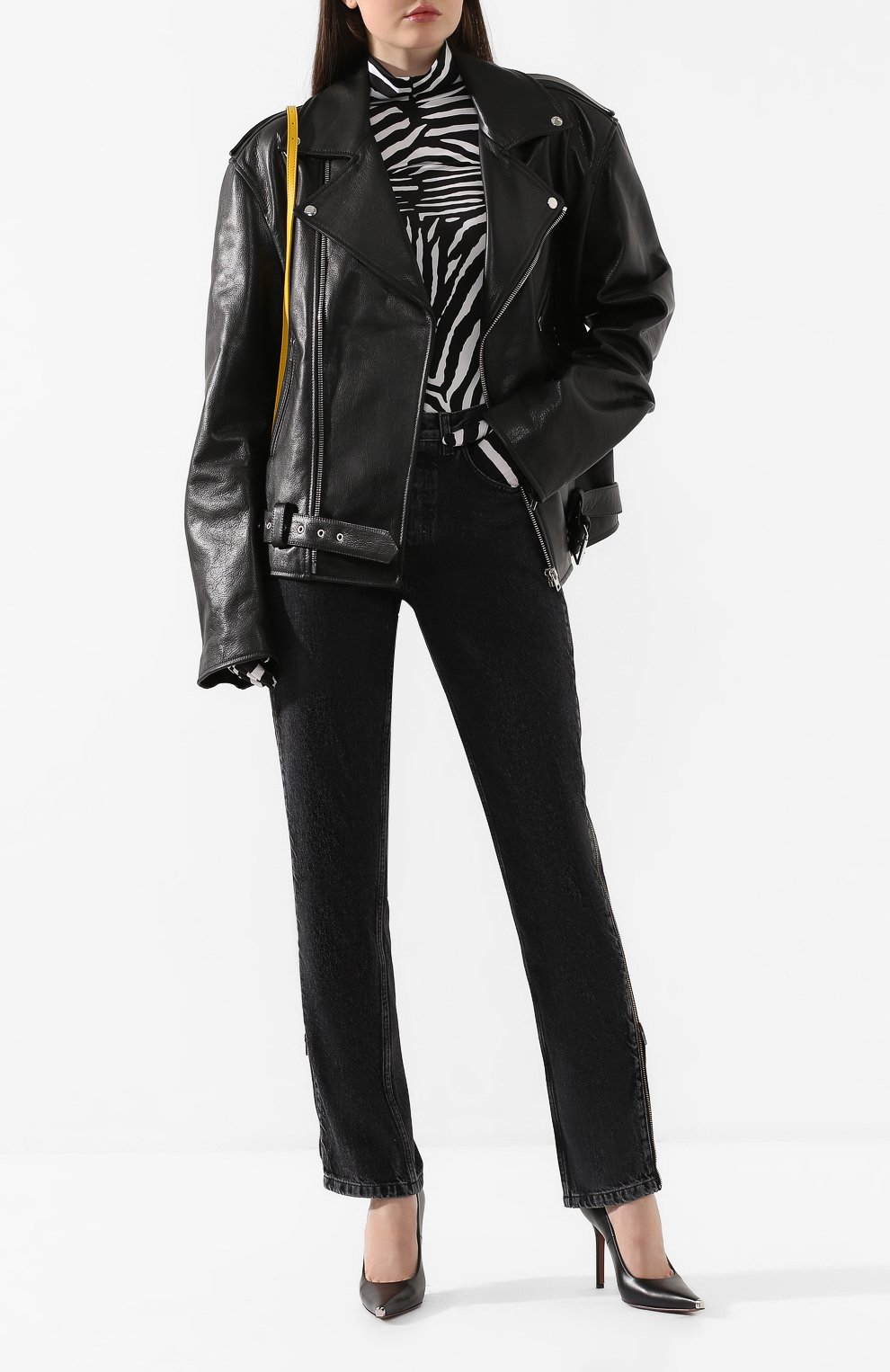 Кожаная куртка VETEMENTS черного цвета по цене 232500 руб., арт. SS20JA258 2404/W/BLACK, фото 2 Кожаная куртка VETEMENTS, арт. SS20JA258 2404/W/BLACK, фото 2