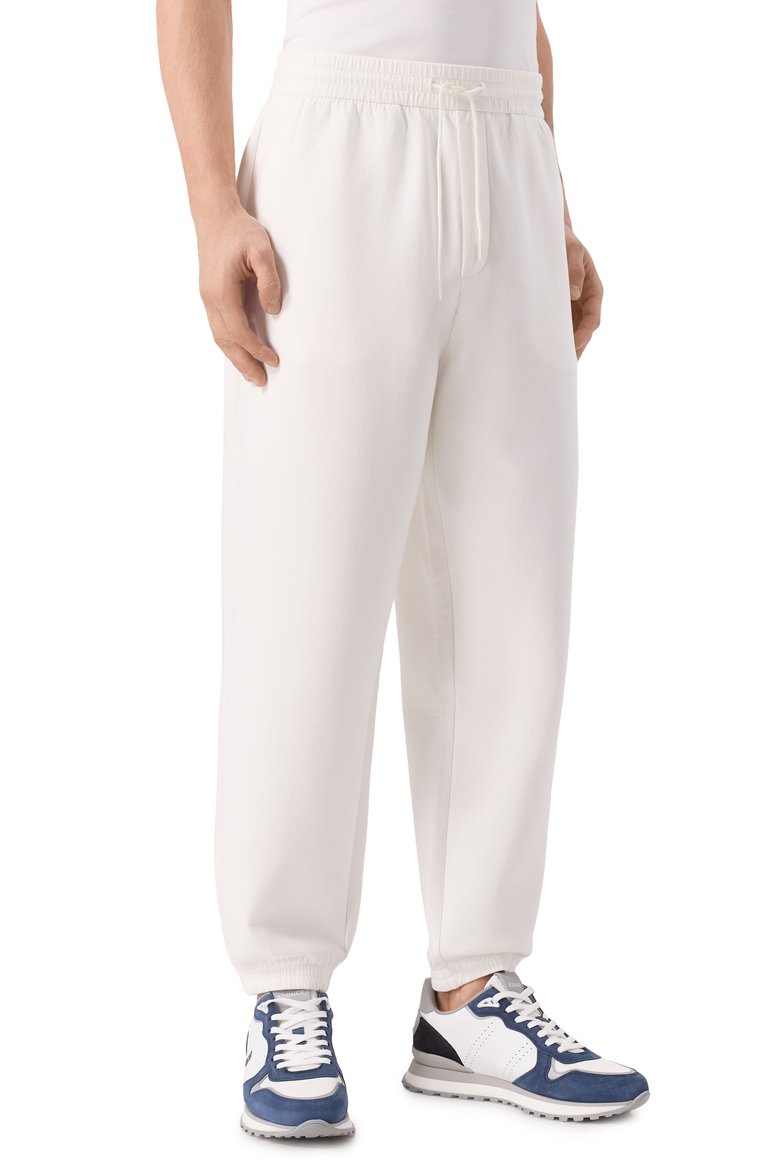 Мужские хлопковые джоггеры EMPORIO ARMANI белого цвета, арт. EM001746/AF10013 | Фото 3 (Материал внешний: Хлопок, Синтетический материал; Длина (брюки, джинсы): Стандартные; Силуэт М (брюки): Джоггеры; Стили: Спорт-шик)