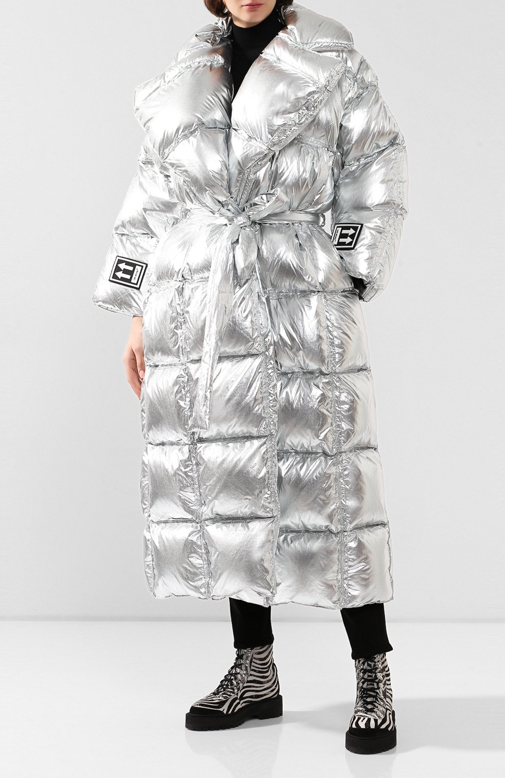Пуховик с поясом OFF-WHITE серебряного цвета по цене 428500 руб., арт. 0WEA191F19F760509100, фото 2 Пуховик с поясом OFF-WHITE, арт. 0WEA191F19F760509100, фото 2