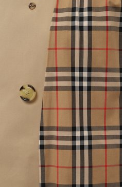 Женский хлопковый тренч BURBERRY бежевого цвета, арт. 8079411 | Фото 6 (Материал сплава: Проставлено; Длина (верхняя одежда): До середины бедра; Материал подклада: Хлопок; Драгоценные камни: Проставлено; Рукава: Длинные; Кросс-КТ: Куртка; Стили: Кэжуэл)