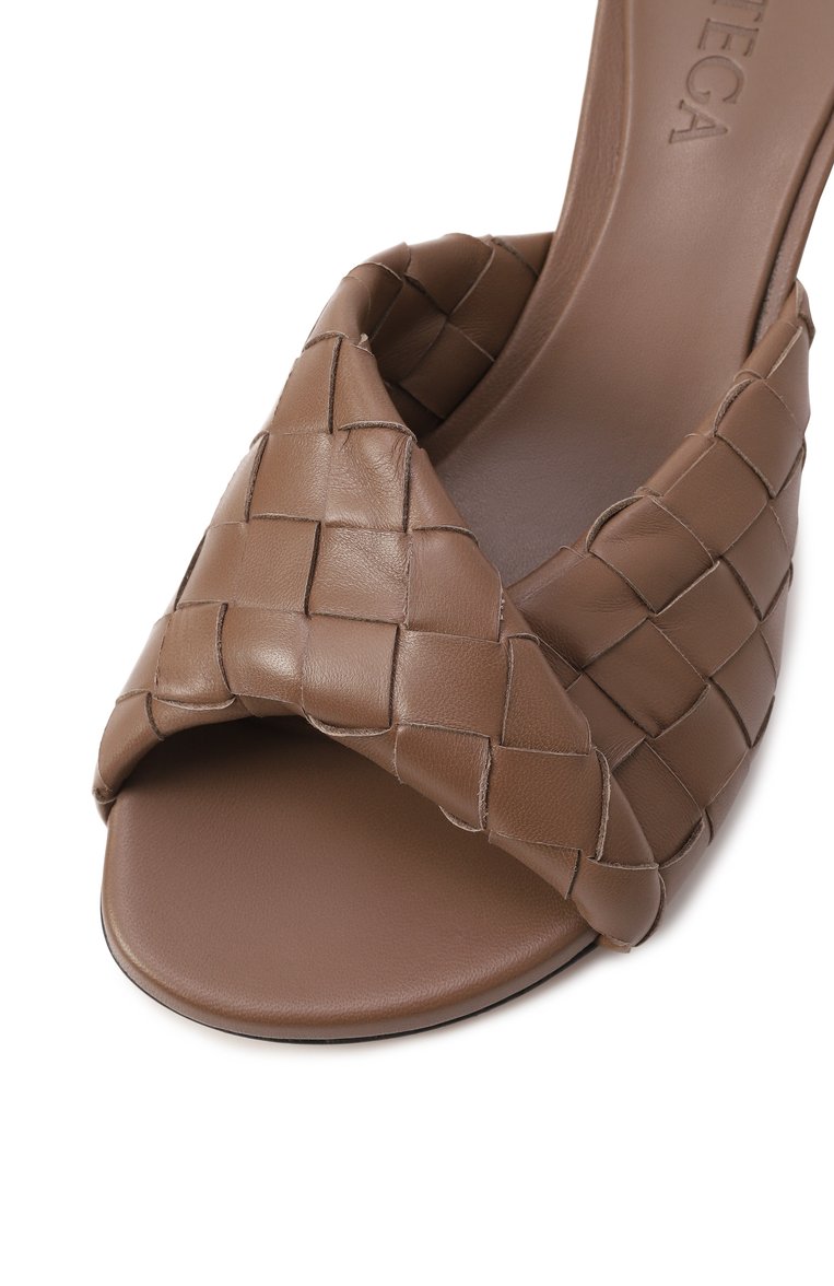 Женские кожаные мюли blink BOTTEGA VENETA светло-коричневого цвета, арт. 796464/V2ED0 | Фото 7 (Подошва: Плоская; Каблук высота: Средний; Материал внешний: Натуральная кожа; Материал сплава: Проставлено; Драгоценные камни: Проставлено; Материал внутренний: Натуральная кожа; Каблук тип: Шпилька)