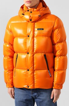 Мужская пуховик 7 moncler fragment hiroshi fujiwara hanriot MONCLER GENIUS оранжевого цвета, арт. E2-09U-41307-50-68950 | Фото 3 (Мужское Кросс-КТ: пуховик-короткий, Пуховик-верхняя одежда, Верхняя одежда; Рукава: Длинные; Материал внутренний: Не назначено; Материал внешний: Синтетический материал; Кросс-КТ: Пуховик; Материал сплава: Проставлено; Материал подклада: Синтетический материал; Драгоценные камни: Проставлено; Длина (верхняя одежда): Короткие; Материал утеплителя: Пух и перо; Статус проверки: Проверена категория)