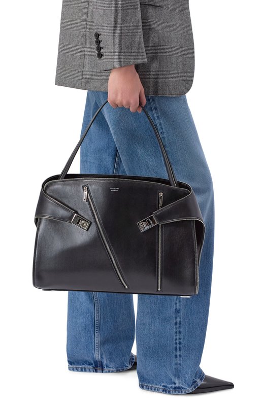 Сумка Hug medium Ferragamo 21A406/787 Чёрный  21A406/787 Фото 2