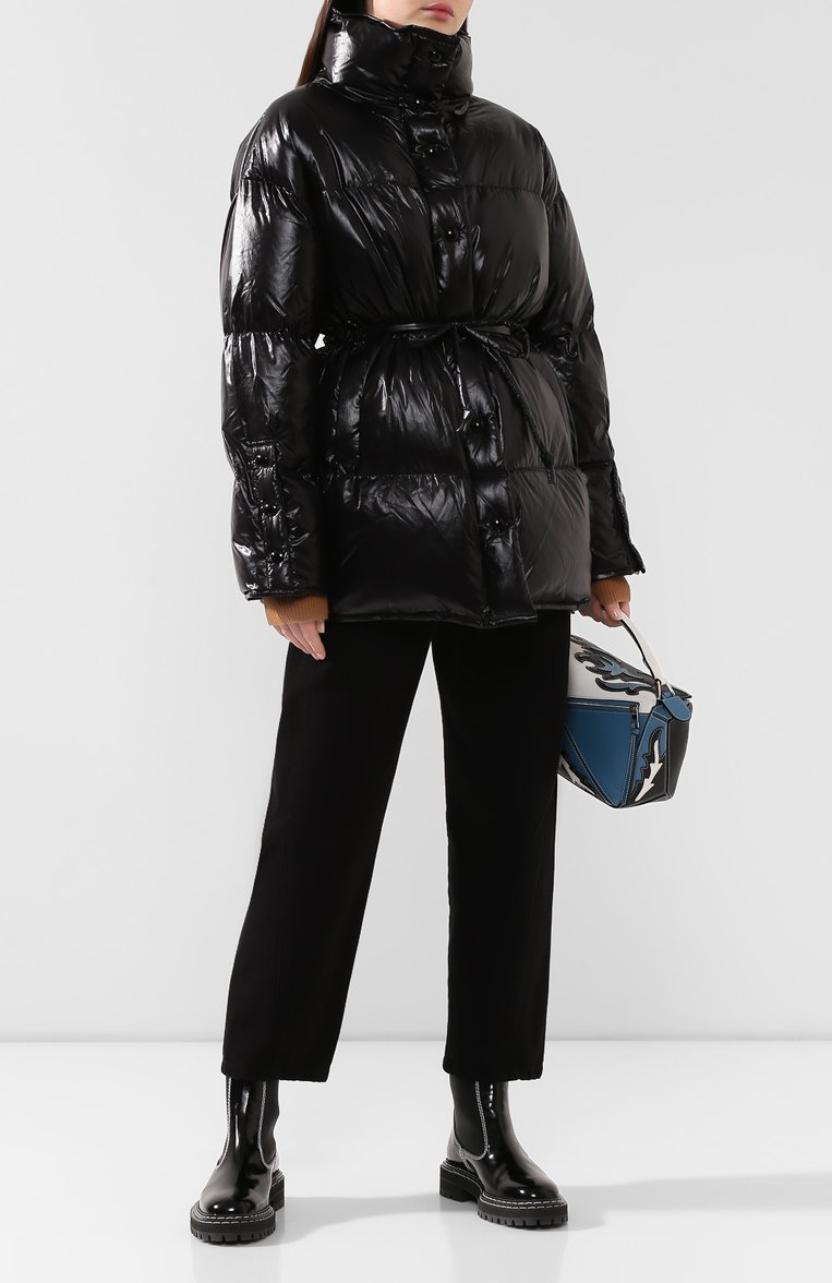 Женский пуховик ACNE STUDIOS черного цвета, арт. A90144 | Фото 2 (Статус проверки: Проверено, Проверена категория; Материал утеплителя: Пух и перо; Материал подклада: Синтетический материал; Материал внешний: Синтетический материал; Силуэт Ж (для верхов): Оверсайз; Длина (верхняя одежда): Короткие; Рукава: Длинные; Кросс-КТ: Пуховик)
