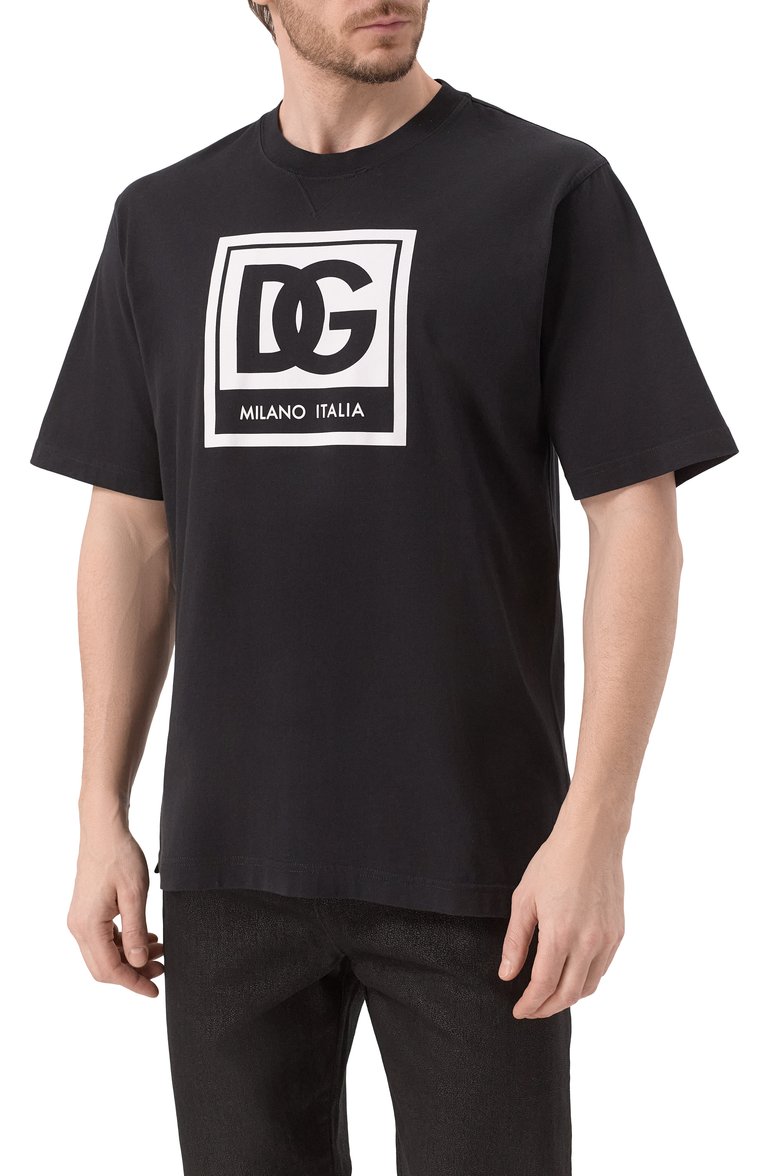 Мужская хлопковая футболка DOLCE & GABBANA черного цвета, арт. G8RZ2T/G705V | Фото 3 (Длина (для топов): Удлиненные; Материал внешний: Хлопок; Рукава: Короткие; Принт: С принтом; Стили: Кэжуэл; Мужское Кросс-КТ: Футболка-одежда; Размерность: Идёт в размер; Автоматизация ТО: Проставлено; Автомати�зация состава: Проставлено; Детали: Без декора)
