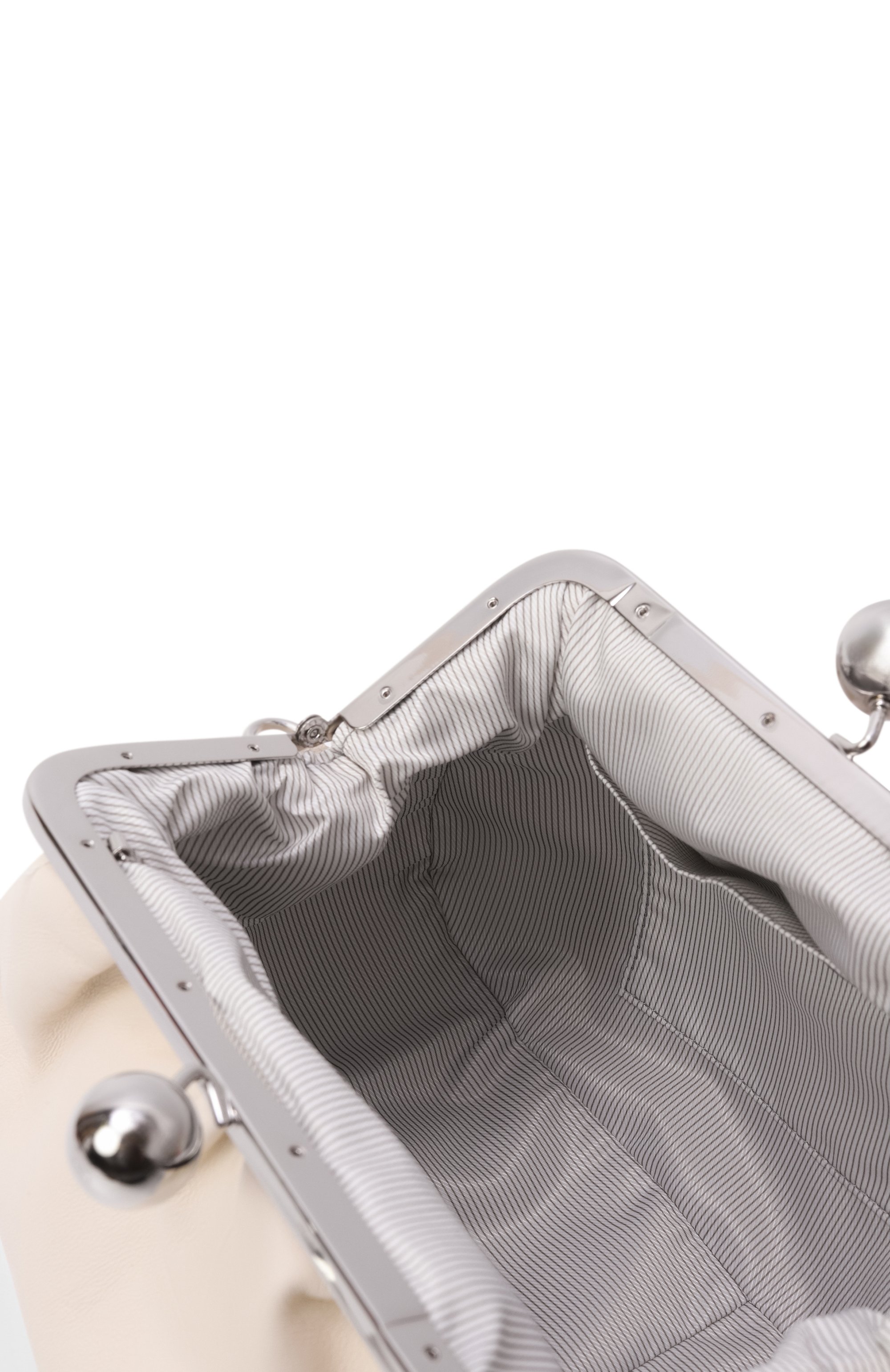 Клатч cubico pasticcino medium WEEKEND MAX MARA кремового цвета по цене 53750 руб., арт. CUBIC0, фото 5 Клатч cubico pasticcino medium WEEKEND MAX MARA, арт. CUBIC0, фото 5