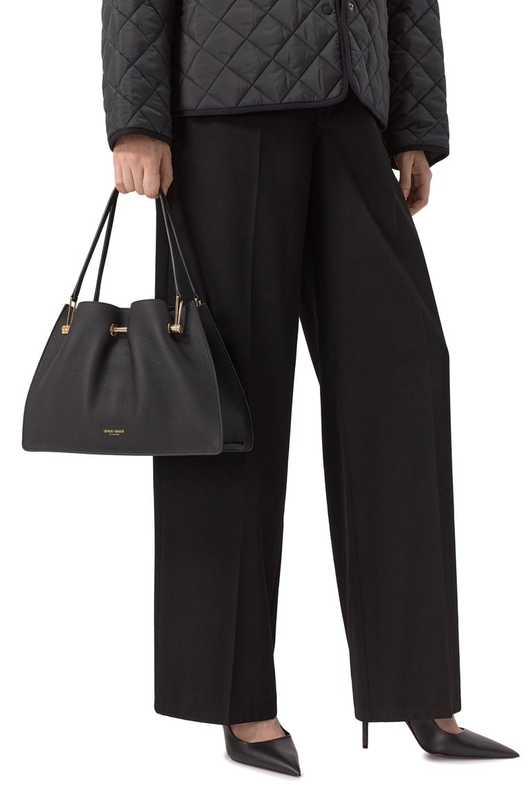 Женская сумка GIORGIO ARMANI черного цвета, арт. GW000836/AF14187 | Фото 2 (Размер: medium; Материал: Натуральная кожа; Автоматизация ТО: Проставлено; Автоматизация состава: Проставлено)