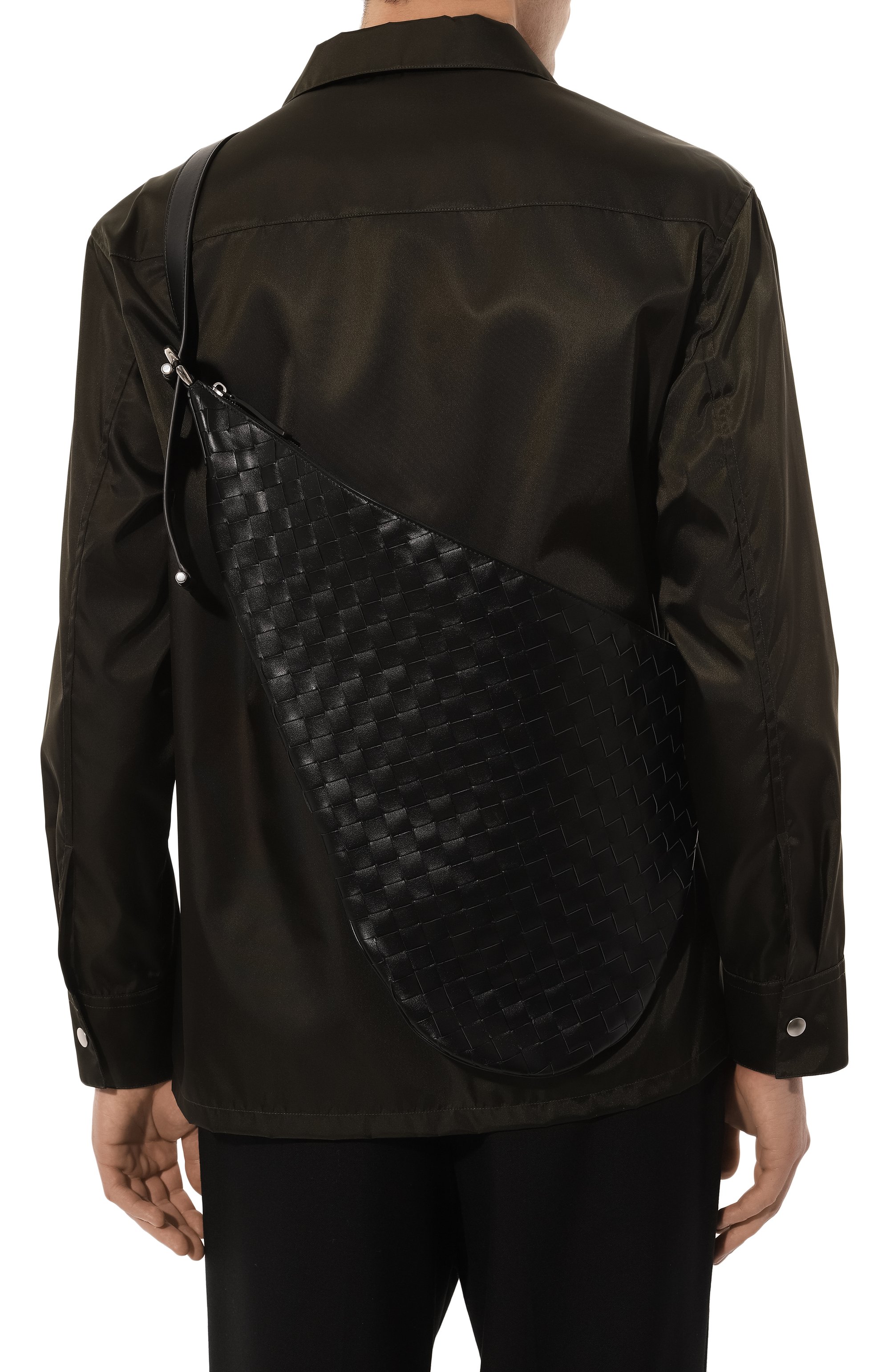 Сумка virgule BOTTEGA VENETA черного цвета по цене 385000 руб., арт. 743574/V2HL1, фото 2 Сумка virgule BOTTEGA VENETA, арт. 743574/V2HL1, фото 2