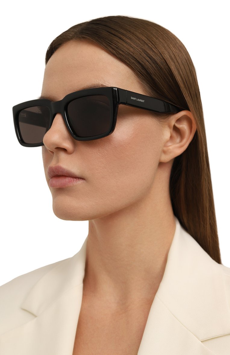 Женские солнцезащитные очки SAINT LAURENT черного цвета, арт. SL 615 001 | Фото 2 (Региональные ограничения белый список (Axapta Mercury): Не проставлено; Нос: Не проставлено; Материал: Пластик; Кросс-КТ: С/з-унисекс; Тип очков: С/з; Очки форма: Квадратные; Оптика Гендер: оптика-унисекс)