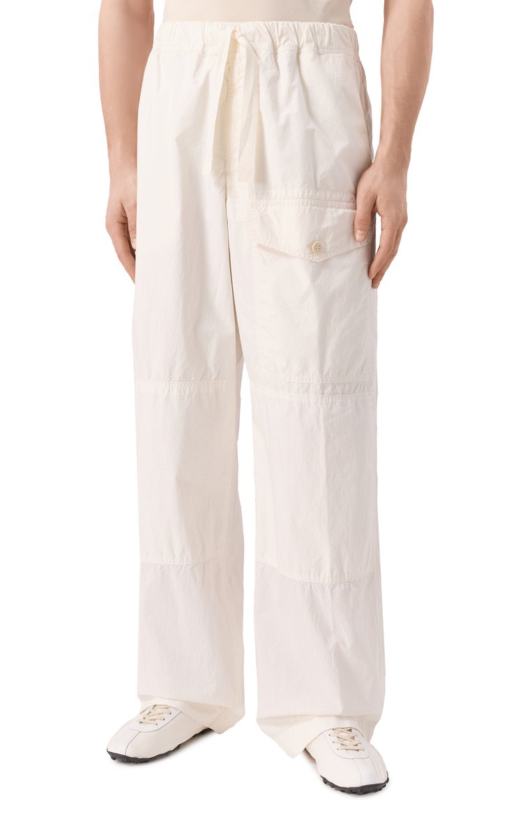 Мужские хлопковые брюки DRIES VAN NOTEN белого цвета, арт. 251-020912-1148 | Фото 3 (Длина (брюки, джинсы): Стандартные; Материал внешний: Хлопок; Случай: Повседневный; Стили: Минимализм, Гранж; Автоматизация состава: Проставлено; Автоматизация ТО: Проставлено)