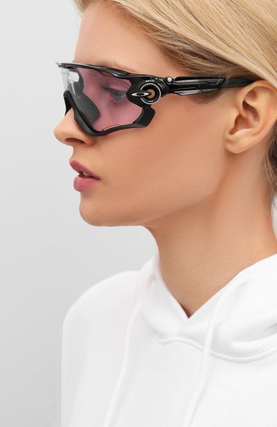 Солнцезащитные очки OAKLEY черного цвета по цене 25300 руб., арт. 9290-929054, фото 2 Солнцезащитные очки OAKLEY, арт. 9290-929054, фото 2