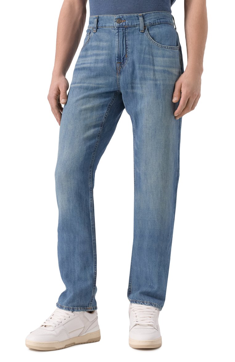 Мужские джинсы straight 7 FOR ALL MANKIND синего цвета, арт. 7T121U03 | Фото 3 (Материал внешний: Хлопок, Лен, Деним; Длина (брюки, джинсы): Стандартные; Детали: Делаве; Стили: Повседневный; Кросс-КТ: Деним; Силуэт М (брюки): Прямые; Автоматизация состава: Проставлено; Автоматизация ТО: Проставлено)