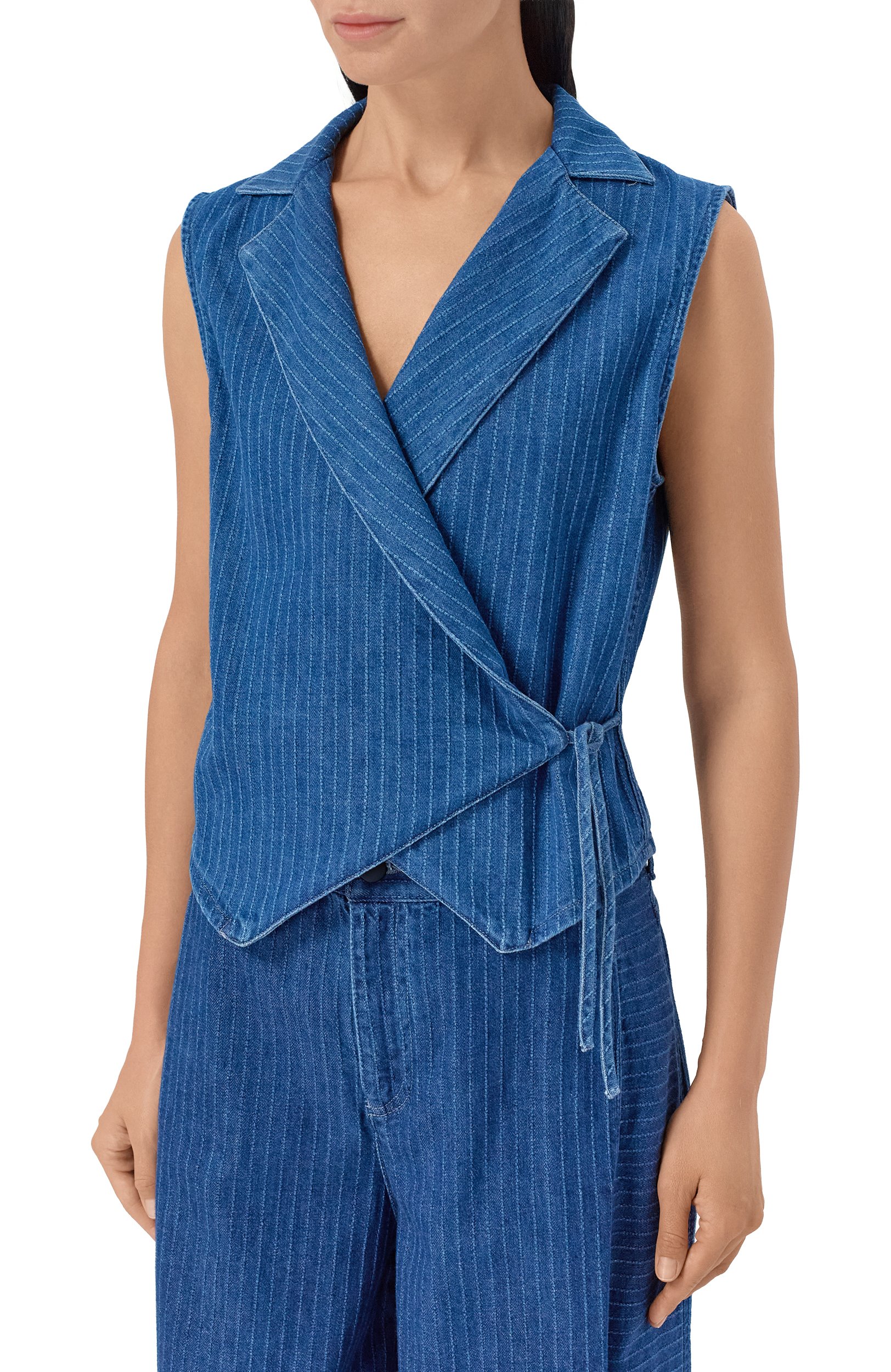 Джинсовый жилет EMPORIO ARMANI синего цвета по цене 41500 руб., арт. EW005151/AF26171, фото 3 Джинсовый жилет EMPORIO ARMANI, арт. EW005151/AF26171, фото 3