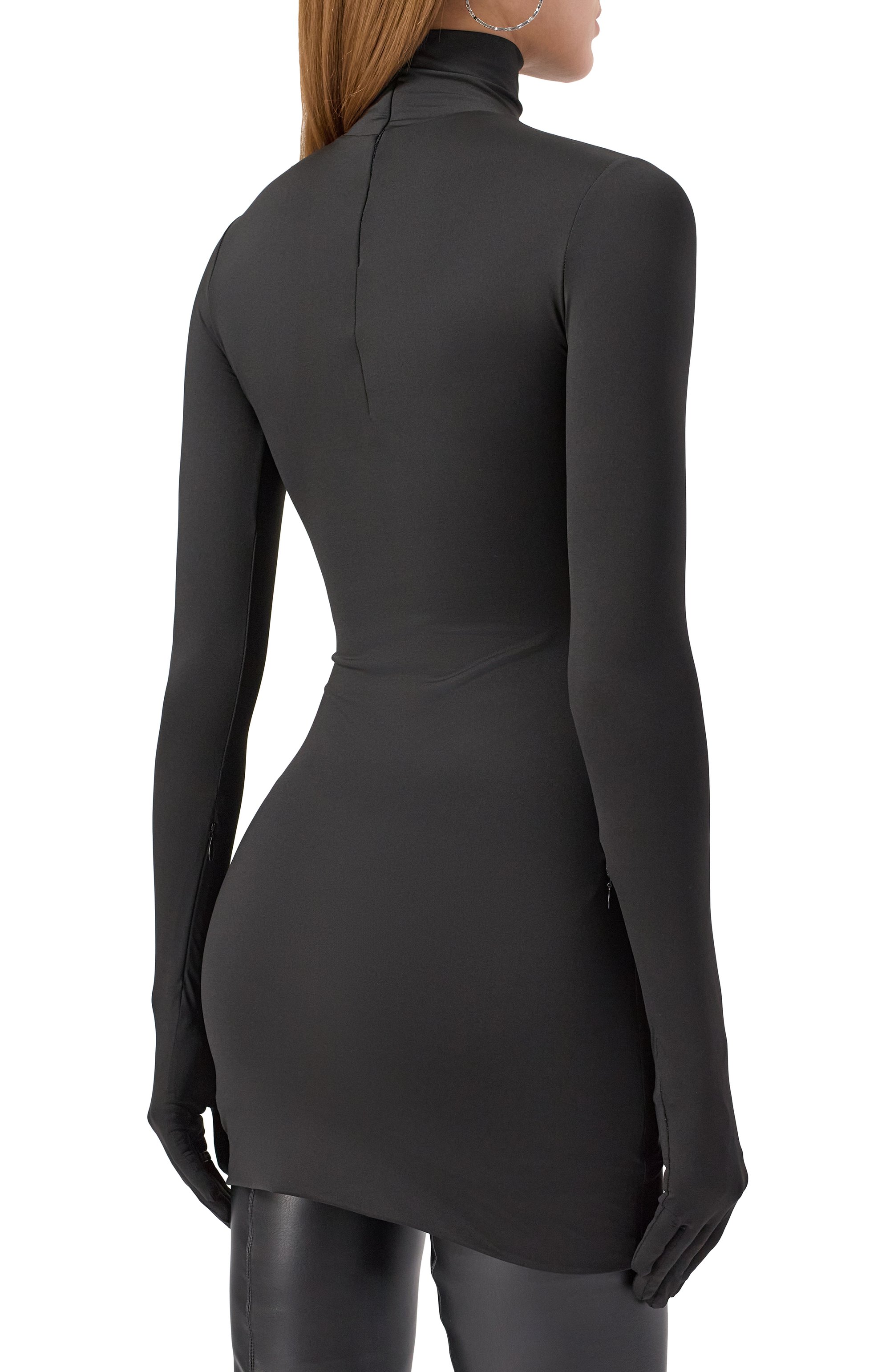 Платье VETEMENTS черного цвета по цене 109500 руб., арт. WE54DR300B/2750 LYCRA, фото 4 Платье VETEMENTS, арт. WE54DR300B/2750 LYCRA, фото 4