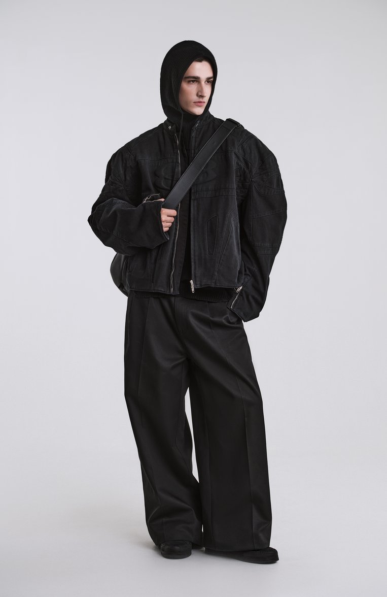 Мужские брюки MAISON MARGIELA черного цвета, арт. S50KA0652/S54042 | Фото 7 (Материал внешний: Хлопок, Синтетический материал; Длина (брюки, джинсы): Стандартные; Случай: Повседневный; Стили: Минимализм; Автоматизация ТО: Проставлено; Автоматизация состава: Проставлено)