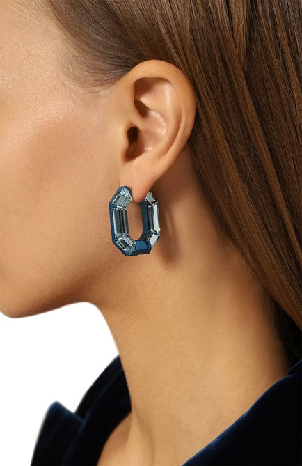 Женские серьги SWAROVSKI голубого цвета, арт. 5696038 | Фото 2 (Нос: Не проставлено; Материал сплава: Проставлено; Материал: Кристаллы)