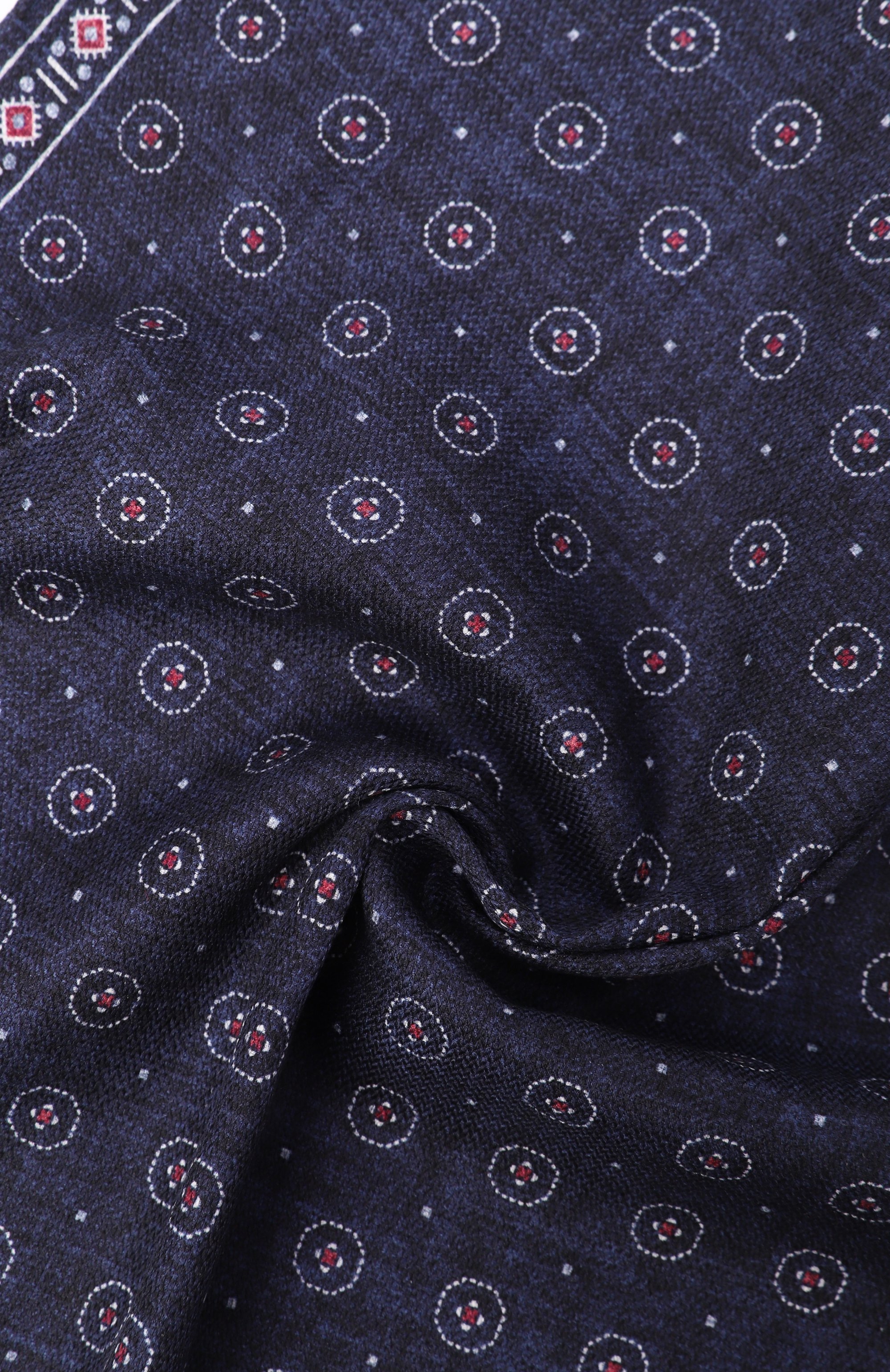 Шелковый платок BRUNELLO CUCINELLI темно-синего цвета по цене 29050 руб., арт. MX8670091, фото 2 Шелковый платок BRUNELLO CUCINELLI, арт. MX8670091, фото 2