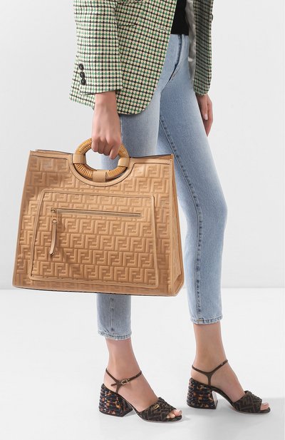 Сумка-тоут FENDI бежевого цвета по цене 354000 руб., арт. 8BH351 AAIJ, фото 2 Сумка-тоут FENDI, арт. 8BH351 AAIJ, фото 2