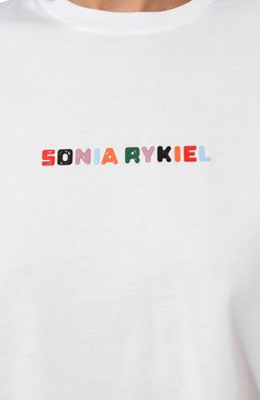 Женская хлопковая футболка SONIA RYKIEL белого цвета, арт. 23E78T51 | Фото 5 (Рукава: Короткие; Материал внешний: Хлопок; Длина (для топов): Укороченные; Стили: Кэжуэл; Принт: С принтом; Женское Кросс-КТ: Футболка-одежда; Материал сплава: Проставлено; Драгоценные камни: Проставлено)