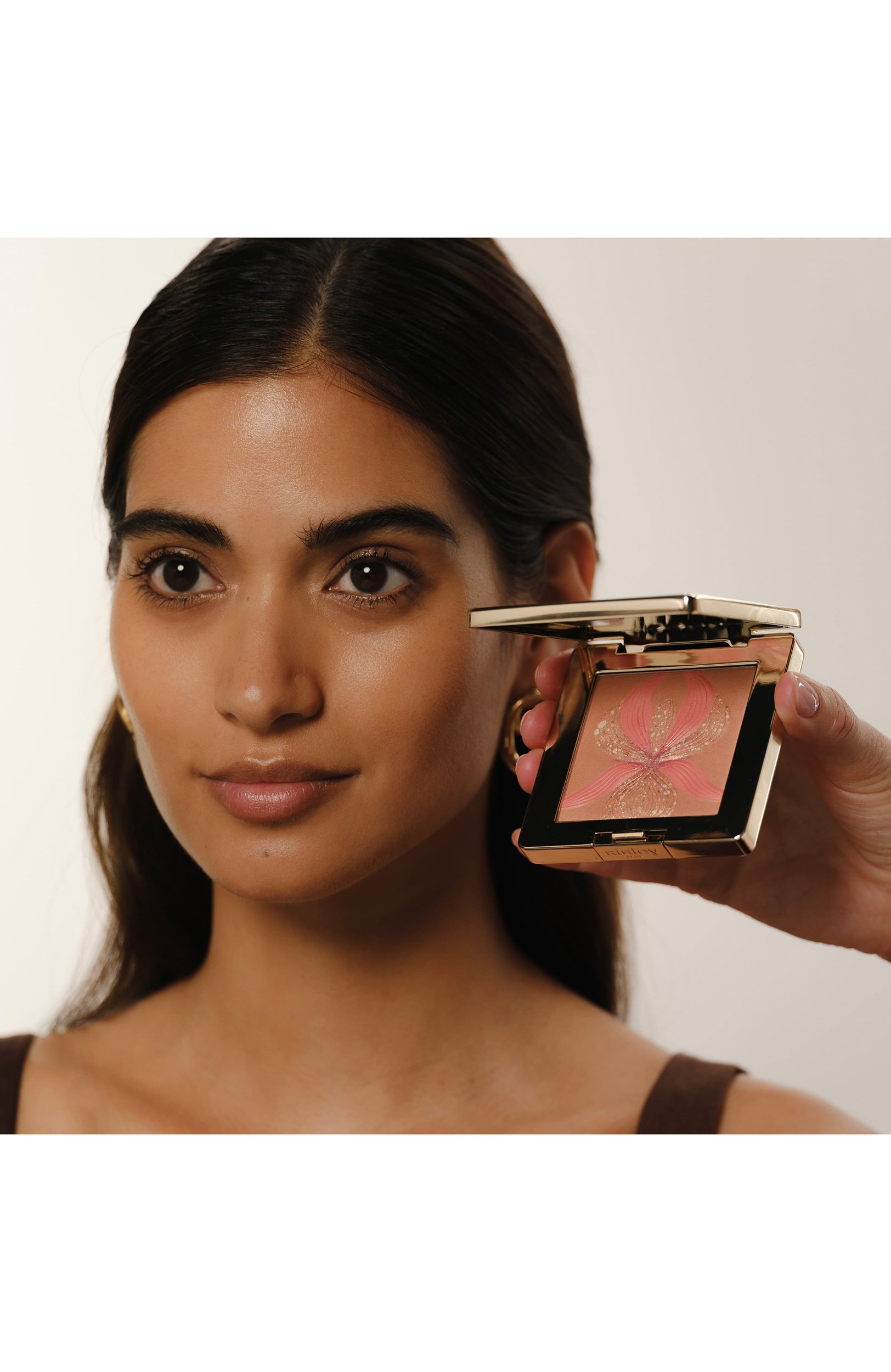 Компактные румяна l'orchidée, оттенок 1 бронзовый (15g) SISLEY цвета по цене 14750 руб., арт. 181509, фото 5 Компактные румяна l'orchidée, оттенок 1 бронзовый (15g) SISLEY, арт. 181509, фото 5