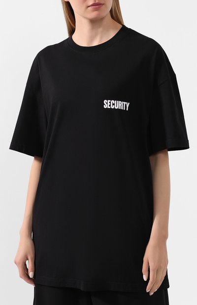 Хлопковая футболка VETEMENTS черного цвета по цене 25850 руб., арт. UAH21TR510 1600/W, фото 3 Хлопковая футболка VETEMENTS, арт. UAH21TR510 1600/W, фото 3