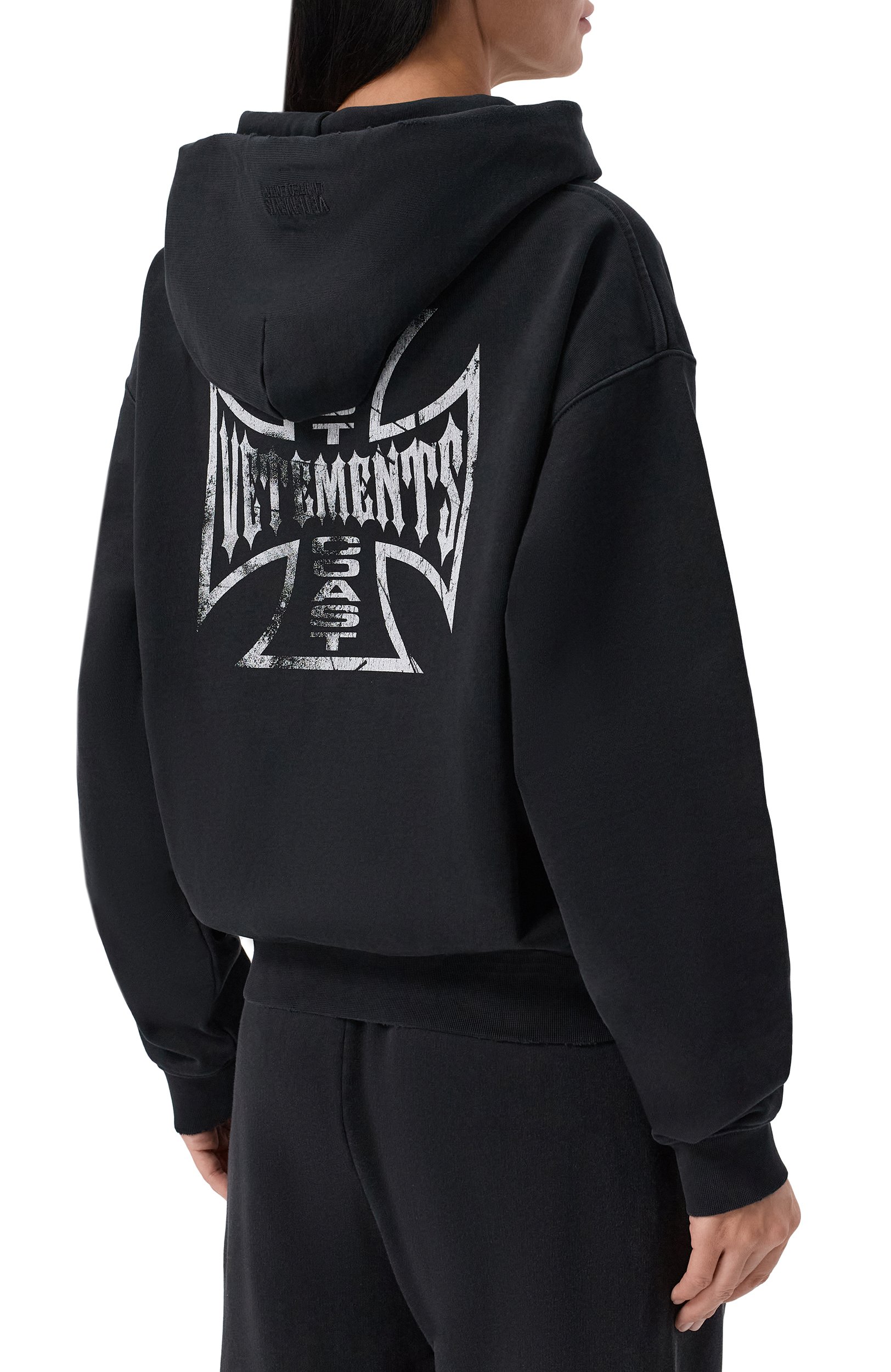 Хлопковая толстовка VETEMENTS черного цвета по цене 109500 руб., арт. MH27ZU194B, фото 4 Хлопковая толстовка VETEMENTS, арт. MH27ZU194B, фото 4