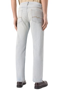 Мужские джинсы 7 FOR ALL MANKIND голубого цвета, арт. JSMNC120MZ | Фото 4 (Материал внешний: Хлопок, Деним; Драгоценные камни: Проставлено; Длина (брюки, джинсы): Стандартные; Материал сплава: Проставлено; Детали: Делаве; Кросс-КТ: Деним; Силуэт М (брюки): Прямые; Стили: Кэжуэл, Повседневный)