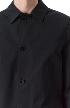 Мужской плащ BURBERRY черного цвета, арт. 8101328 | Фото 5 (Длина (верхняя одежда): До колена; Драгоценные камни: Проставлено; Материал сплава: Проставлено; Рукава: Длинные; Мужское Кросс-КТ: Плащ-верхняя одежда; Стили: Кэжуэл; Материал внешний: Хлопок, Синтетический материал; Материал подклада: Хлопок)