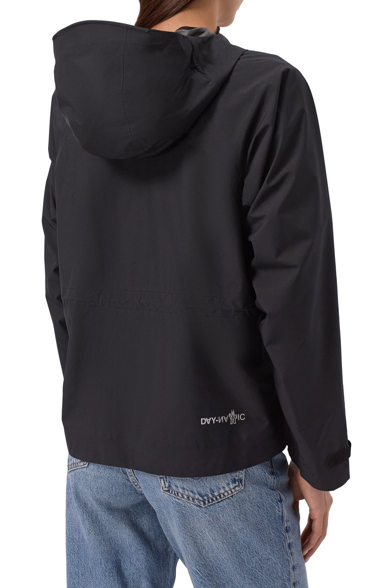 Женская ветровка MONCLER GRENOBLE черного цвета, арт. 1A000025/254AL | Фото 4 (Материал внешний: Синтетический материал; Длина (верхняя одежда): Короткие; Рукава: Длинные; Кросс-КТ: Ветровки, Куртка; Стили: Спорт-шик)