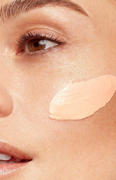 Регенерирующий дневной крем с эффектом сияния для любого типа кожи (50ml) CLARINS бесцветного цвета по цене 9700 руб., арт. 80070887, фото 4 Регенерирующий дневной крем с эффектом сияния для любого типа кожи (50ml) CLARINS, арт. 80070887, фото 4