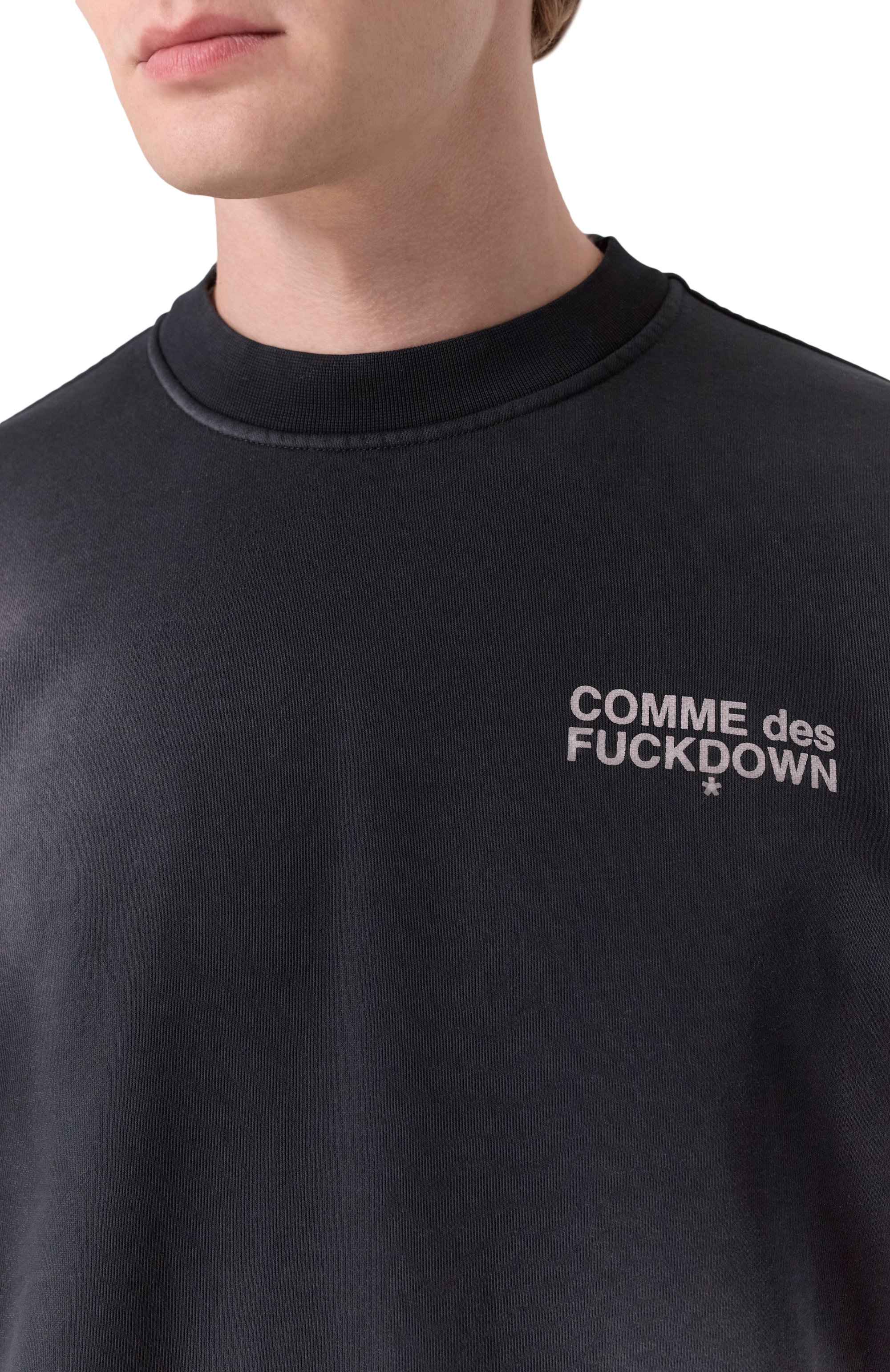 Хлопковый свитшот COMME DES FUCKDOWN темно-серого цвета по цене 14150 руб., арт. CFABM01741, фото 5 Хлопковый свитшот COMME DES FUCKDOWN, арт. CFABM01741, фото 5