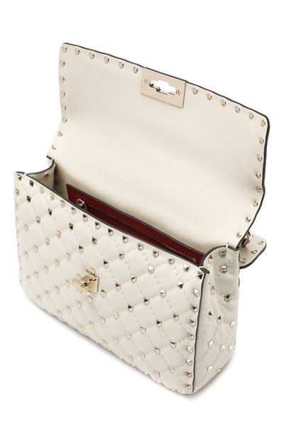 Сумка rockstud spike medium VALENTINO кремового цвета по цене 334500 руб., арт. RW2B0122/NAP, фото 4 Сумка rockstud spike medium VALENTINO, арт. RW2B0122/NAP, фото 4