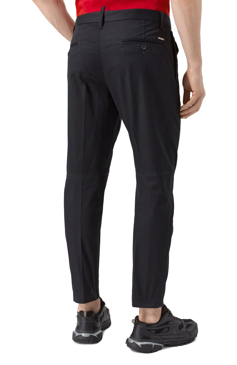 Мужские хлопковые брюки DSQUARED2 черного цвета, арт. S74KB0996/S39021 | Фото 4 (Драгоценные камни: Проставлено; Длина (брюки, джинсы): Стандартные; Материал сплава: Проставлено; Стили: Кэжуэл; Случай: Повседневный; Силуэт М (брюки): Чиносы; Материал внешний: Хлопок)