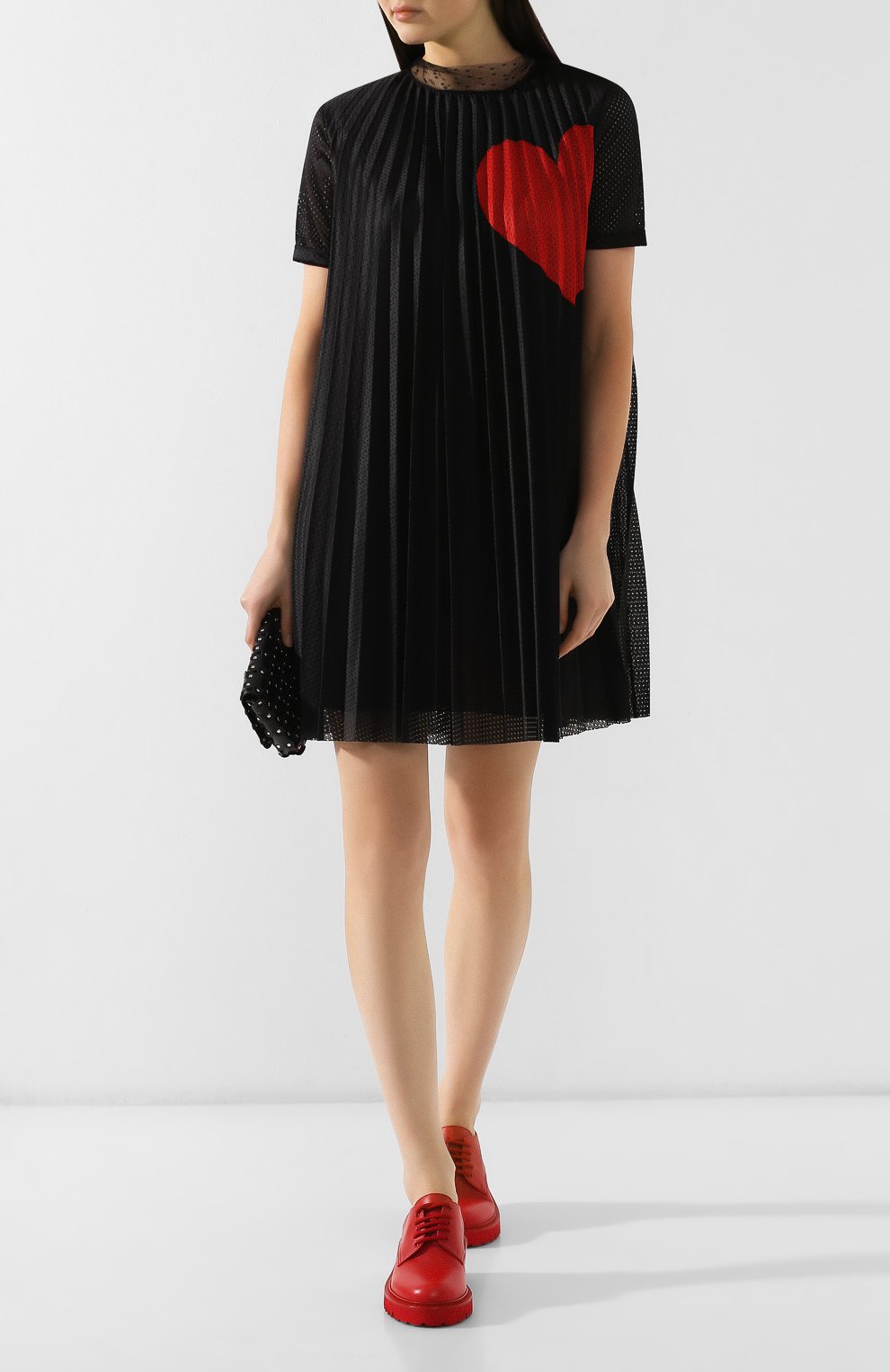 Платье с перфорированием REDVALENTINO черного цвета по цене 46850 руб., арт. SR3MJ02C/4D0, фото 2 Платье с перфорированием REDVALENTINO, арт. SR3MJ02C/4D0, фото 2