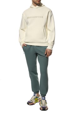 Мужской хлопковое худи adidas originals x pharrell williams ADIDAS ORIGINALS кремового цвета, арт. HG1815 | Фото 2 (Длина (для топов): Стандартные; Материал внешний: Хлопок; Рукава: Длинные; Мужское Кросс-КТ: Худи-одежда; Принт: С принтом; Стили: Спорт-шик)