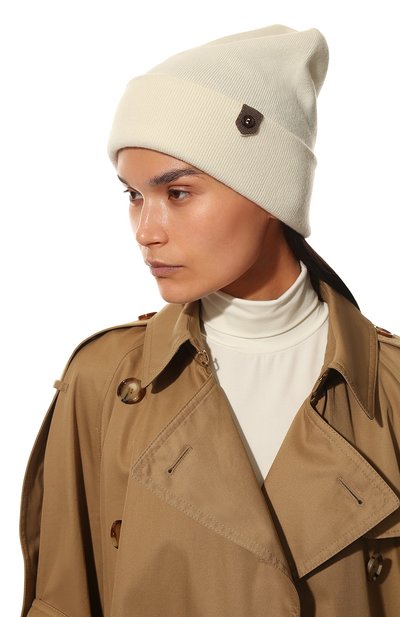 Кашемировая шапка BRUNELLO CUCINELLI молочного цвета по цене 75100 руб., арт. M12135689P, фото 2 Кашемировая шапка BRUNELLO CUCINELLI, арт. M12135689P, фото 2