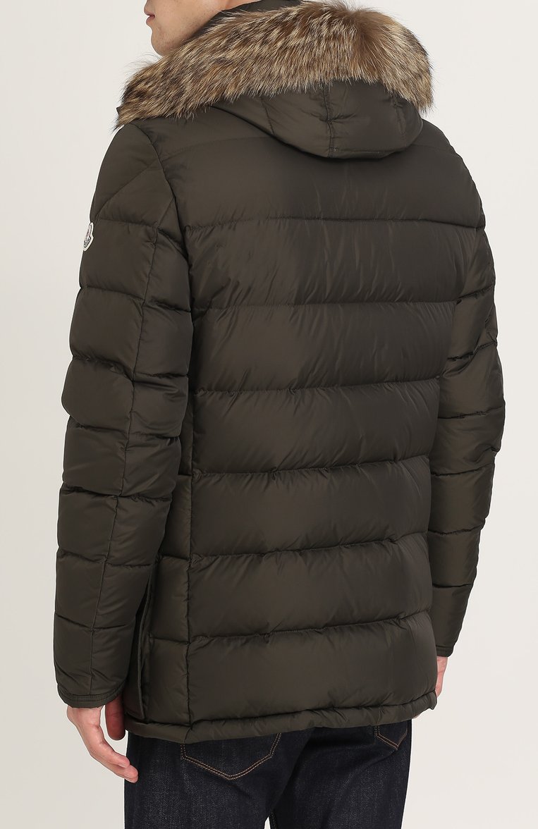 Мужская пуховик cluny MONCLER зеленого цвета, арт. C2-091-41380-25-68352 | Фото 4 (Материал внешний: Пух и перо, Синтетический материал; Статус проверки: Проверена категория; Материал подклада: Синтетический материал; Мужское Кросс-КТ: Пуховик-верхняя одежда, Верхняя одежда, пуховик-короткий; Длина (верхняя одежда): До середины бедра; Рукава: Длинные; Кросс-КТ: Куртка; Ювелирные украшения: Назначено; Драгоценные камни: Проставлено; Материал сплава: Проставлено; Стили: Кэжуэл)