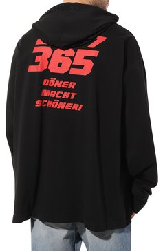 Мужской хлопковое худи VETEMENTS черного цвета, арт. UE54HD640B | Фото 4 (Рукава: Длинные; Принт: С принтом; Длина (для топов): Удлиненные; Мужское Кросс-КТ: Худи-одежда; Материал сплава: Проставлено; Материал внешний: Хлопок; Драгоценные камни: Проставлено; Стили: Кэжуэл)