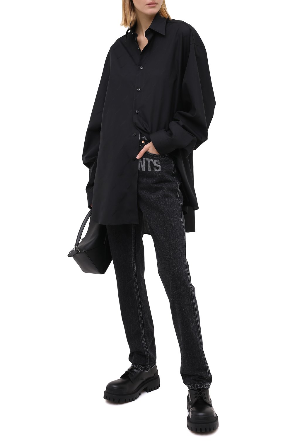 Джинсы VETEMENTS черного цвета по цене 96300 руб., арт. WAH21PA135 2802/WASHED BLACK, фото 3 Джинсы VETEMENTS, арт. WAH21PA135 2802/WASHED BLACK, фото 3