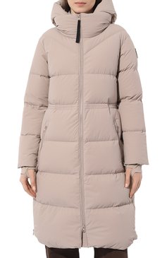 Женский пуховик WOOLRICH бежевого цвета, арт. CFWWOU0896FRUT3107 | Фото 3 (Рукава: Длинные; Длина (верхняя одежда): До колена; Материал внешний: Синтетический материал; Кросс-КТ: Пуховик; Материал сплава: Проставлено; Драгоценные камни: Проставлено; Материал утеплителя: Пух и перо; Стили: Кэжуэл)